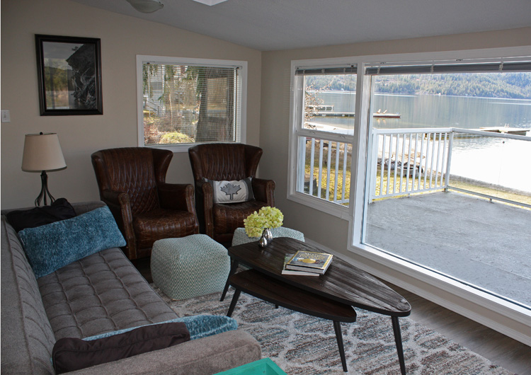 Christina Lake Waterfront Living Room